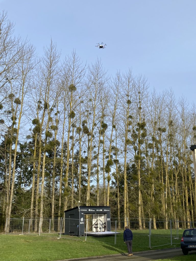 Projet AIRDEF livraison de Defibrillateurs Forges les eaux